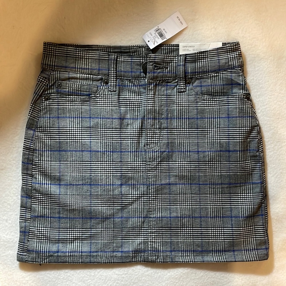 American Eagle Plaid Skirt. High rise. Super Stretch